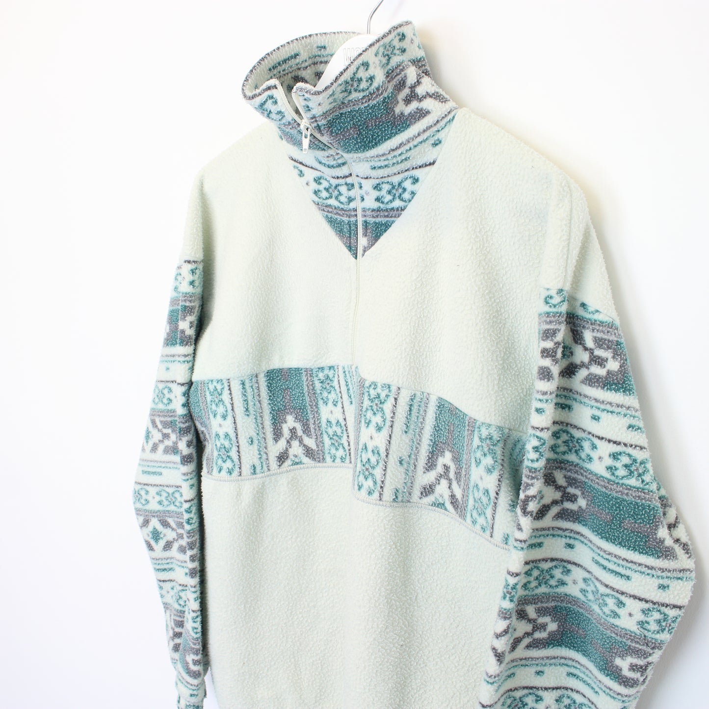 Vintage Unbranded crazy fleece in white and green. Best fits S