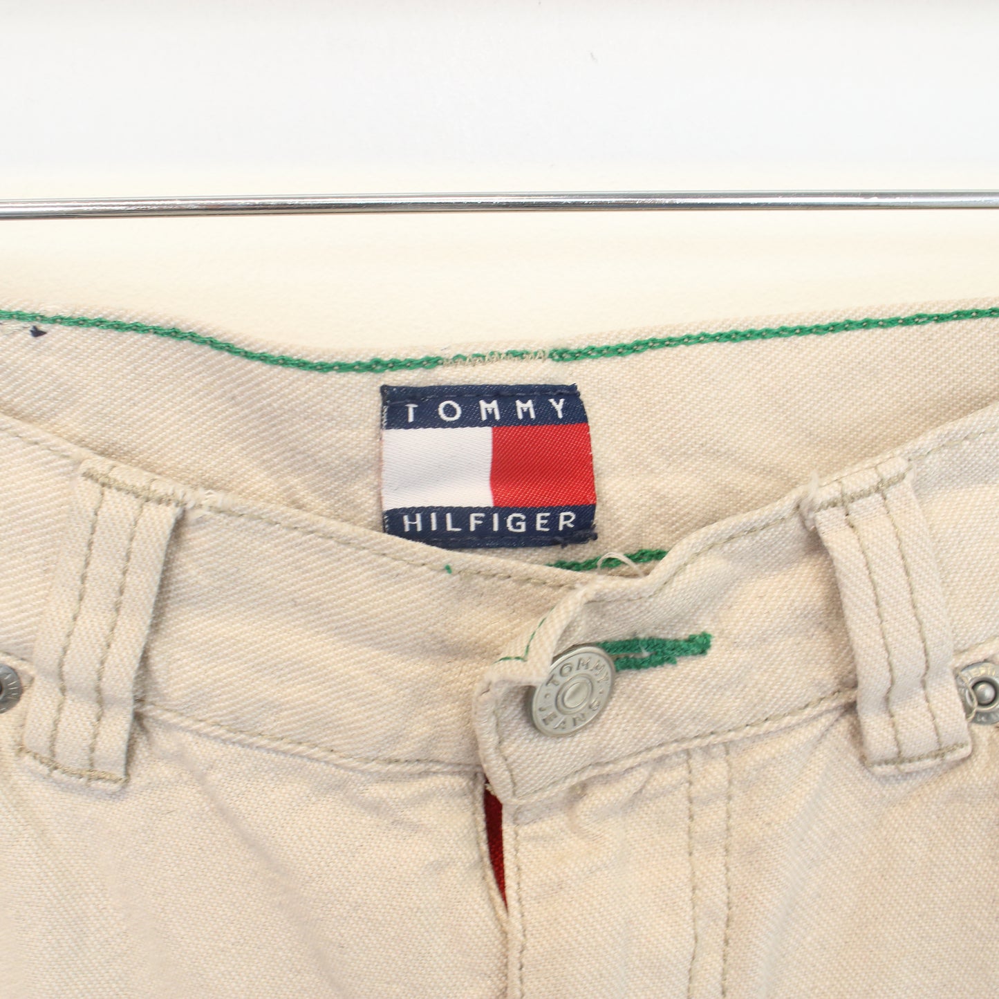 Vintage Tommy Hilfiger carpenter shorts in beige. Best fits W25"