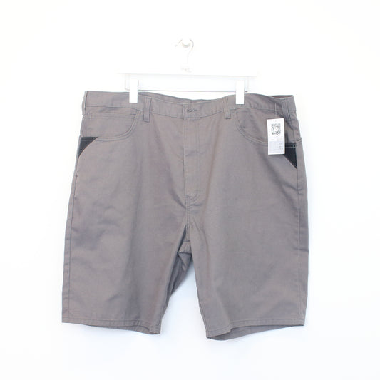 Vintage Dickies shorts in grey. Best fits W44"