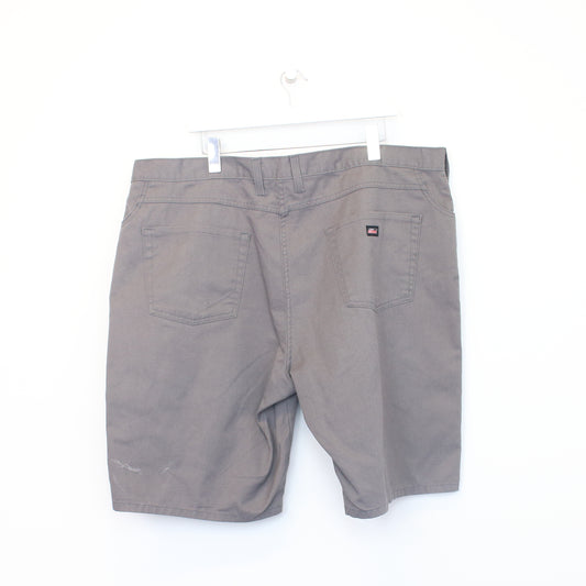 Vintage Dickies shorts in grey. Best fits W44"