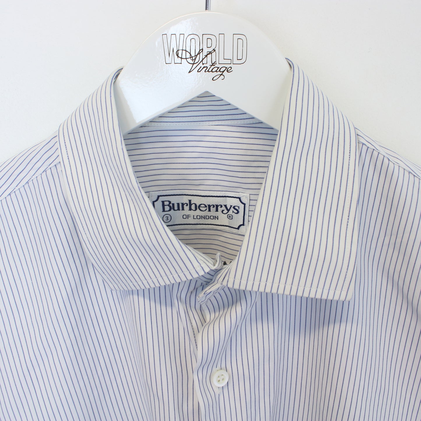 Vintage Burberry shirt in white. Best fits M