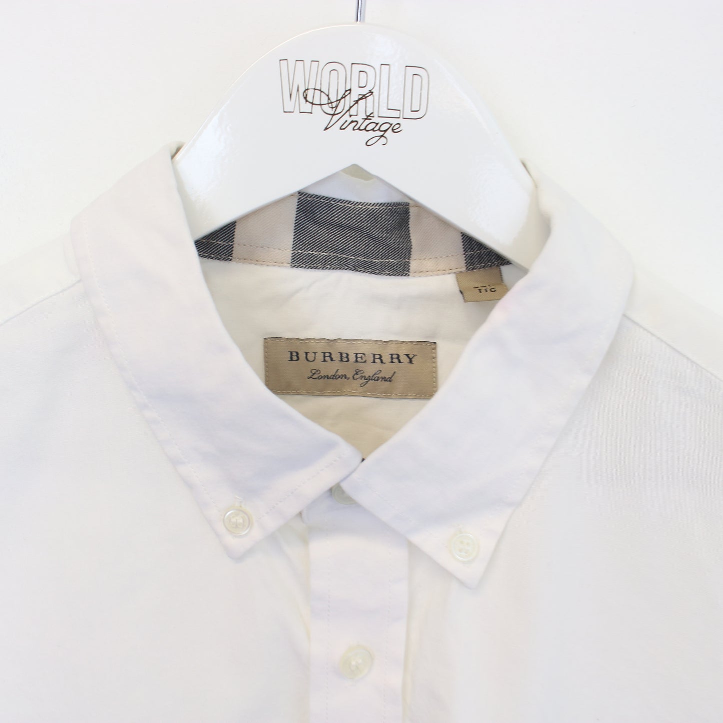 Vintage Burberry shirt in white. Best fits M