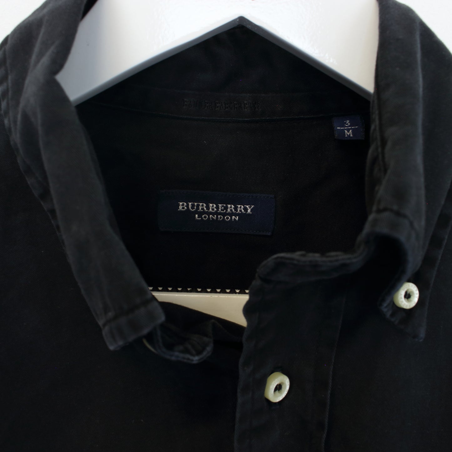 Vintage Burberry shirt in black. Best fits M