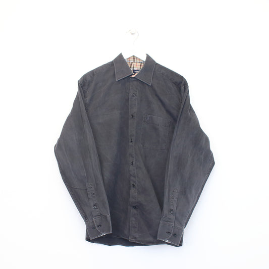 Vintage Burberry shirt in grey. Best fits L