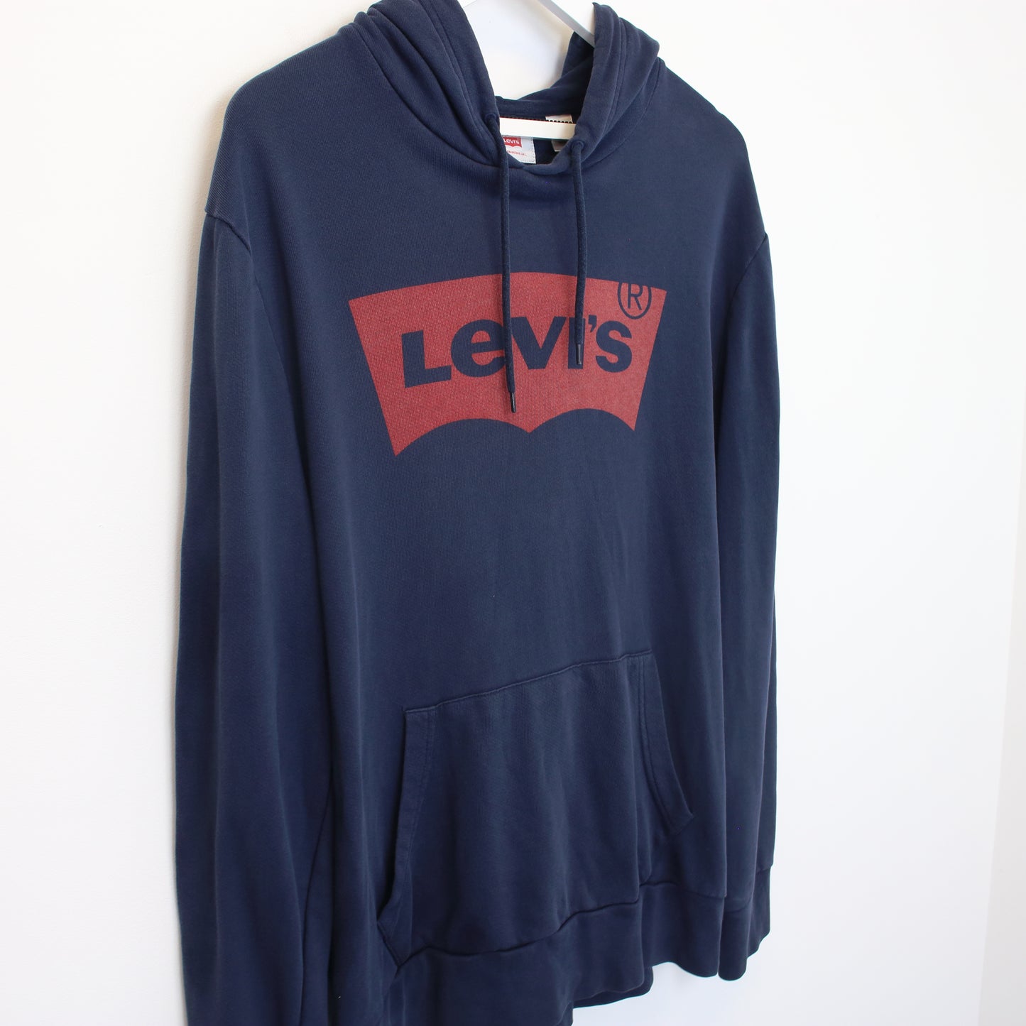 Vintage Levi's hoodie in navy. Best fits L