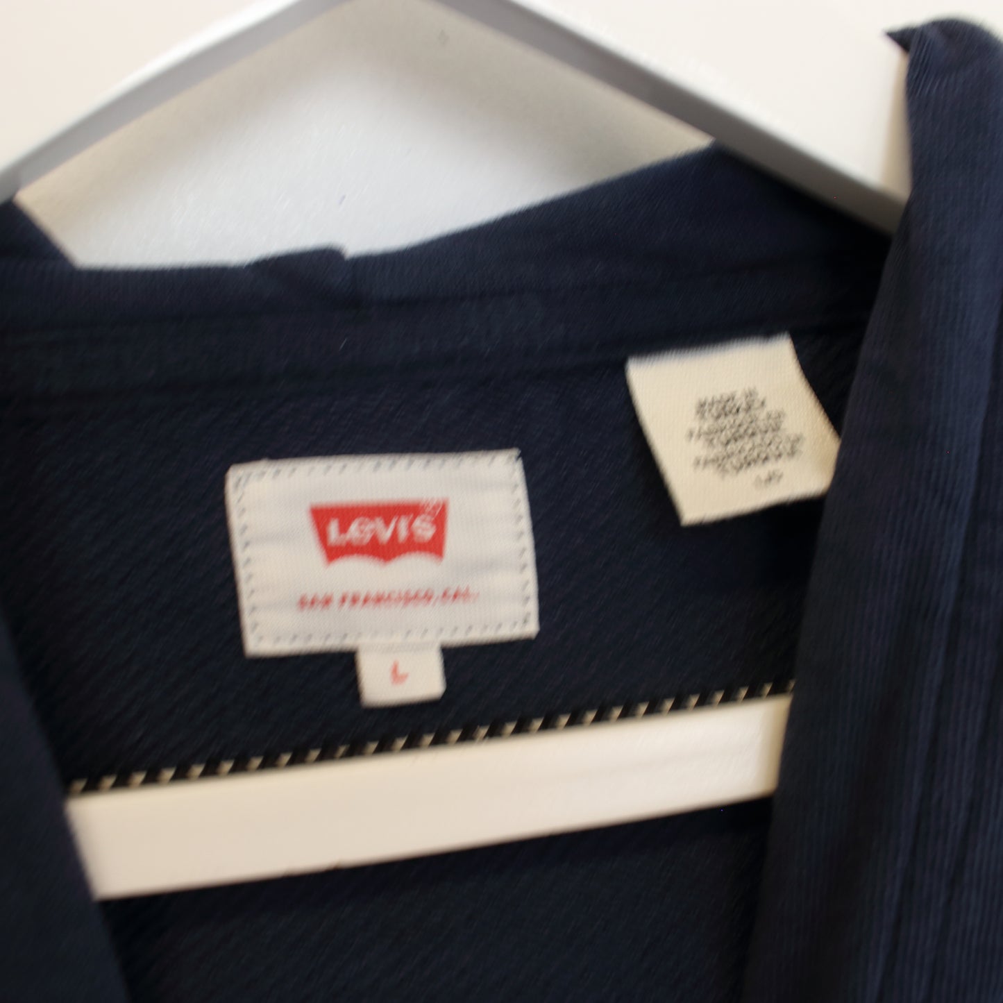 Vintage Levi's hoodie in navy. Best fits L