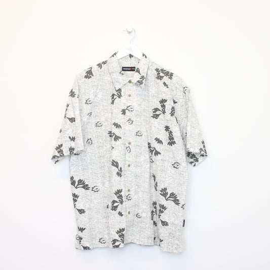 Vintage Trespass patterned shirt in white and black. Best fits XL