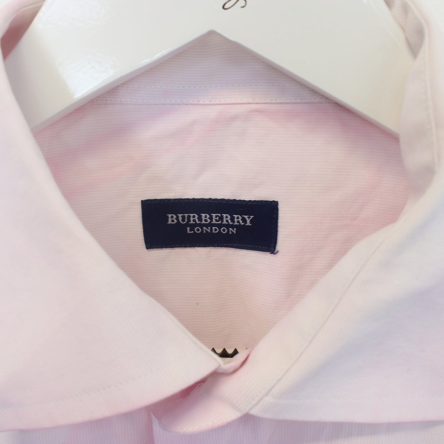 Vintage Burberry shirt in pink. Best fits L