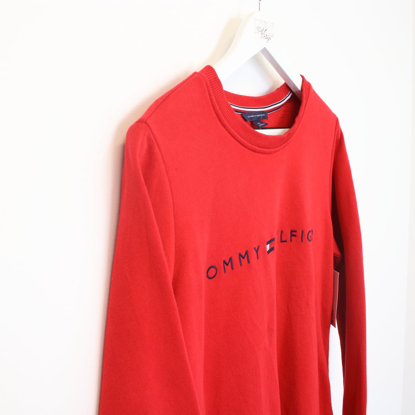 Vintage Tommy Hilfiger sweatshirt in red. Best fits S