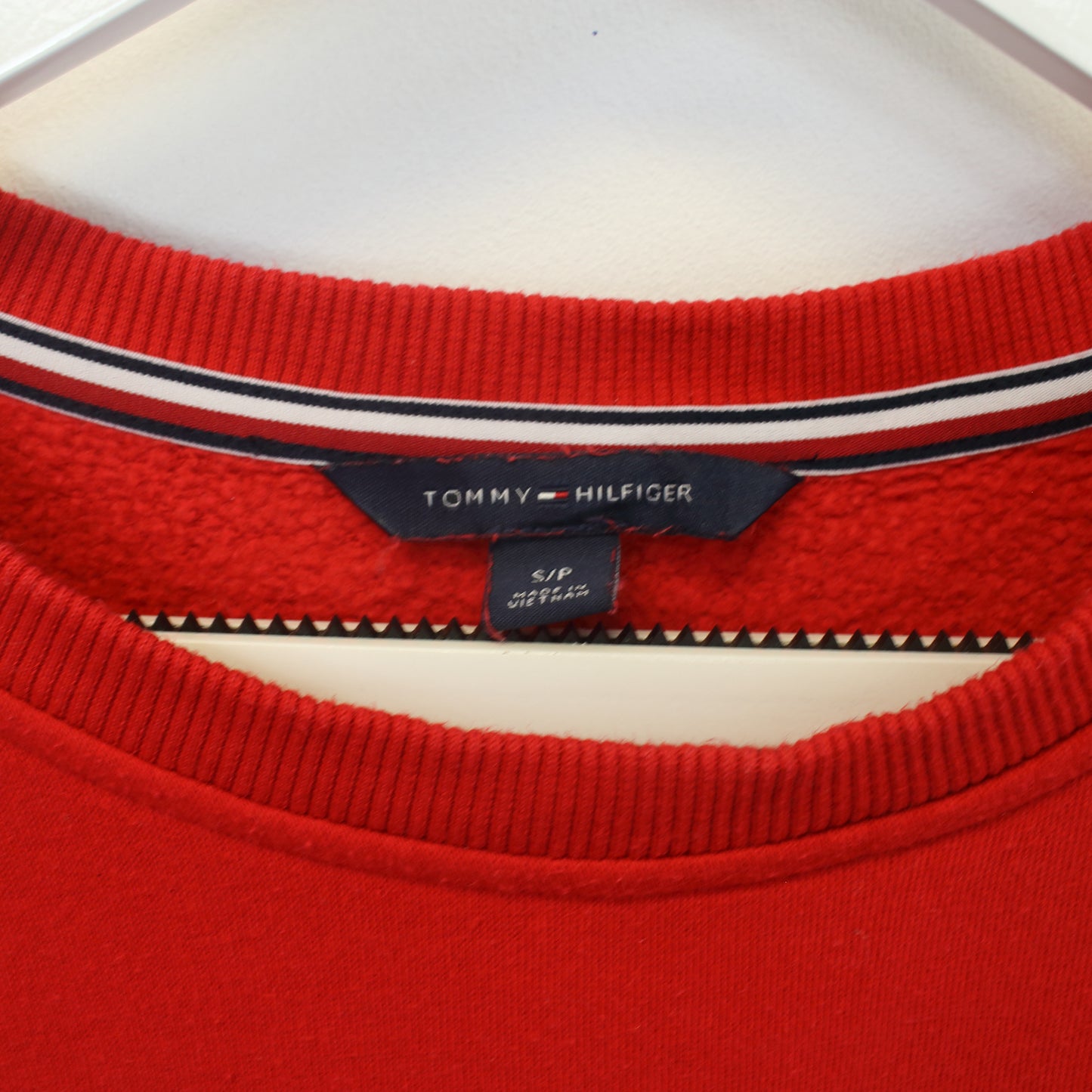 Vintage Tommy Hilfiger sweatshirt in red. Best fits S