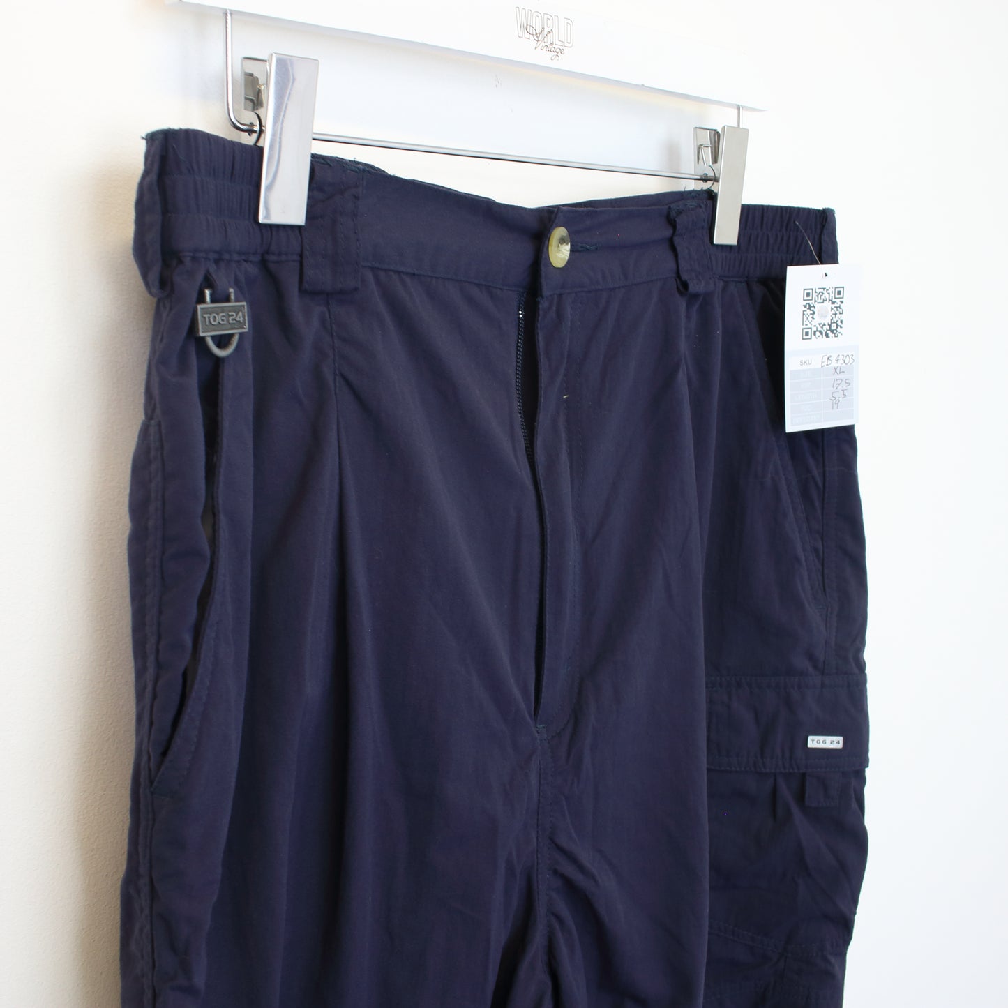 Vintage TOG 24 cargo shorts in navy. Best fits 37