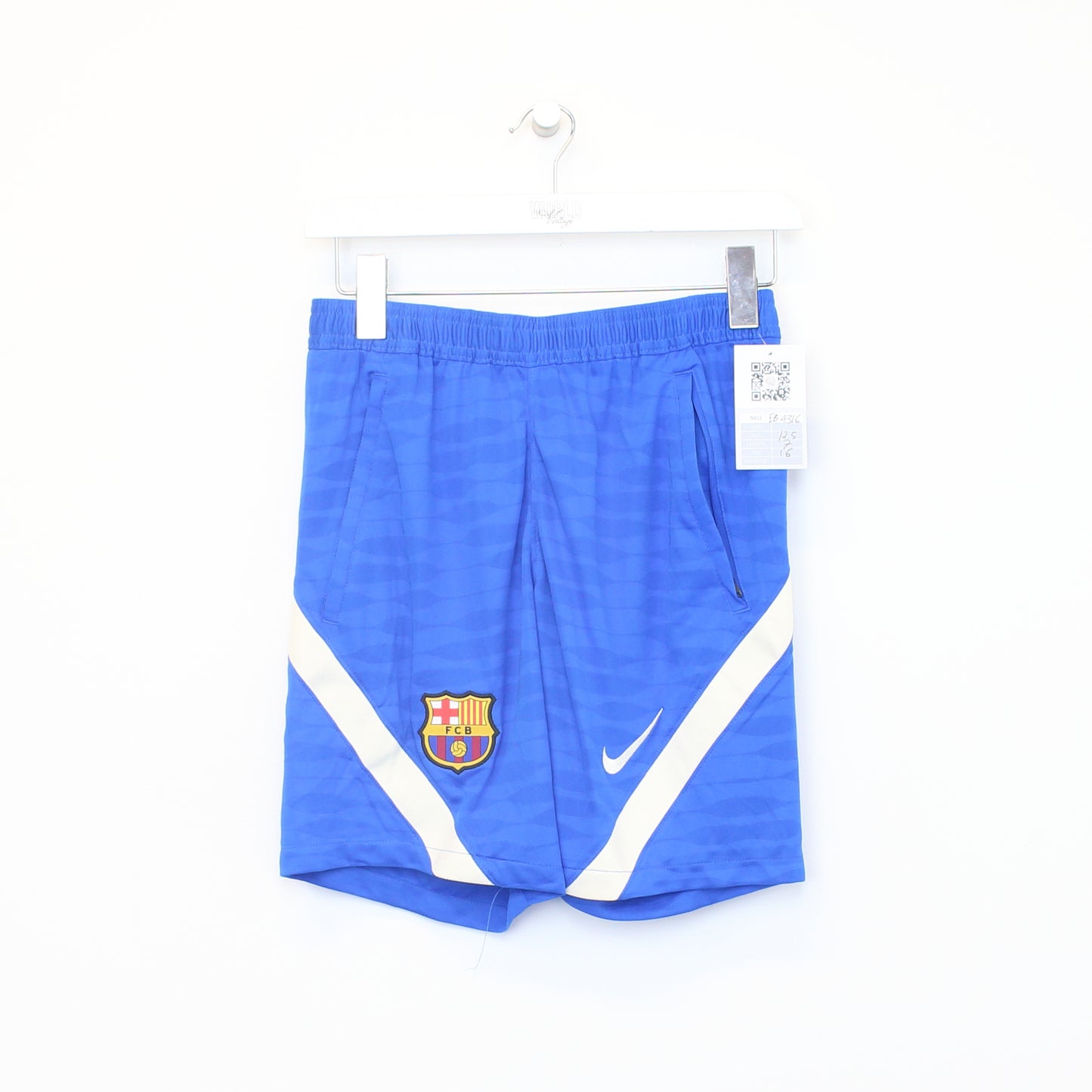 Vintage Nike shorts in blue. Best fits S