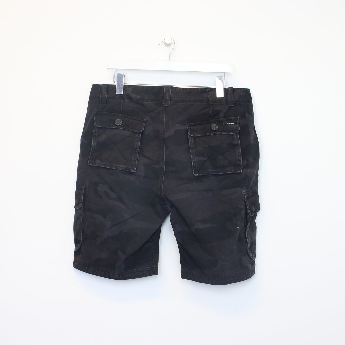 Vintage Animal cargo shorts in camo. Best fits W36