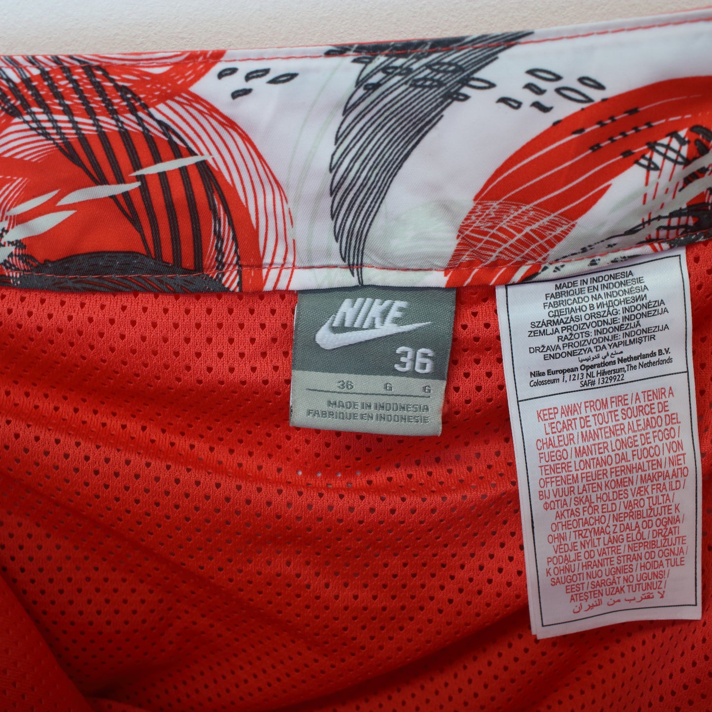 Vintage Nike shorts in red. Best fits XL