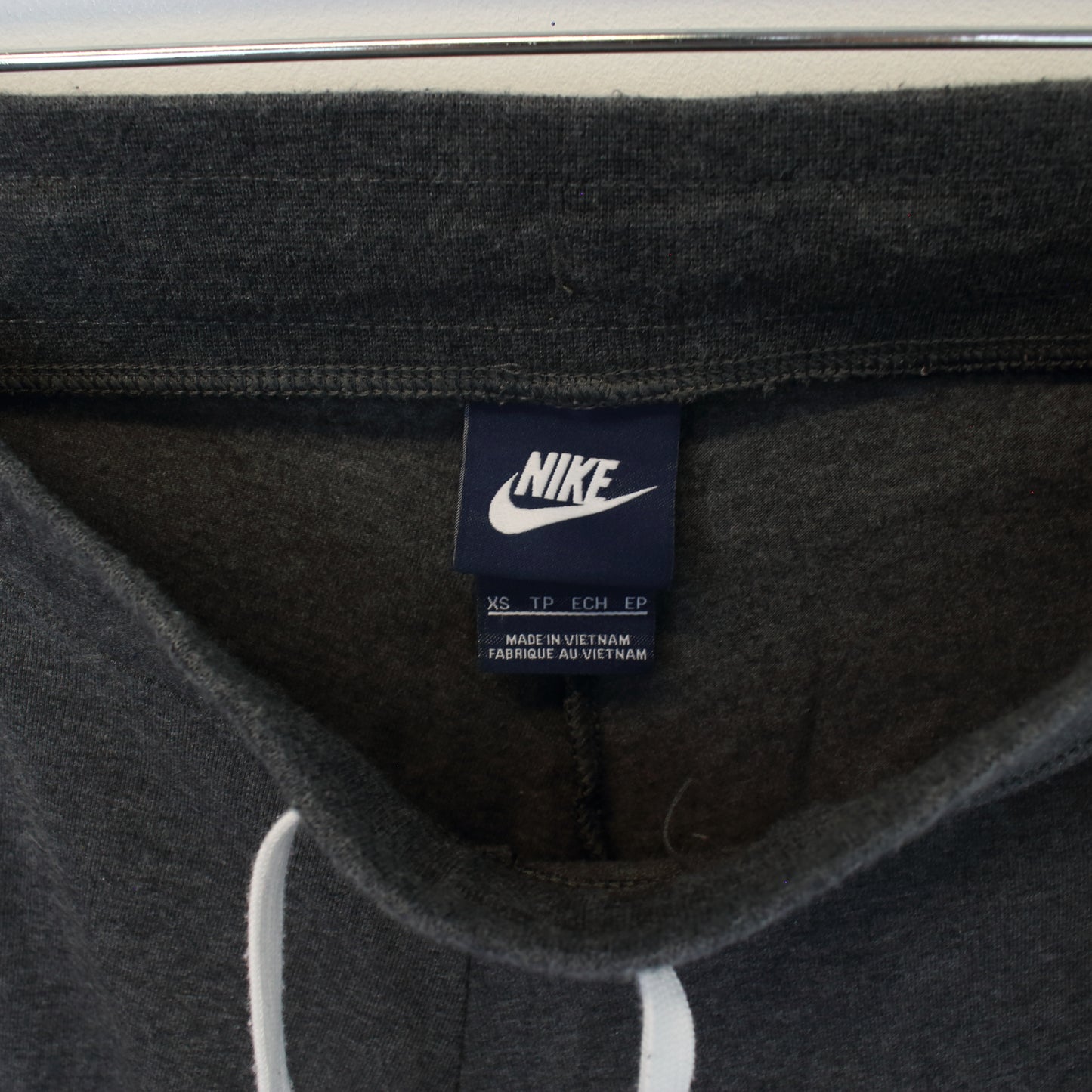 Vintage Nike joggers in grey. Best fits XS