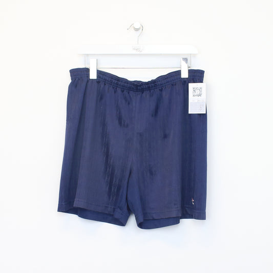 Vintage Umbro shorts in navy. Best fits L