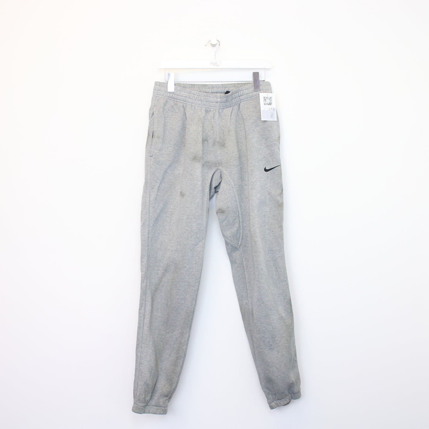 Vintage Nike joggers in grey. Best fits L