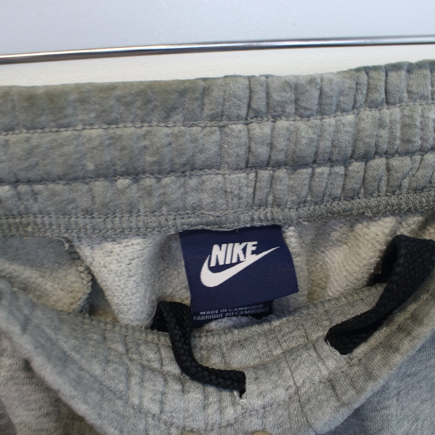 Vintage Nike joggers in grey. Best fits L