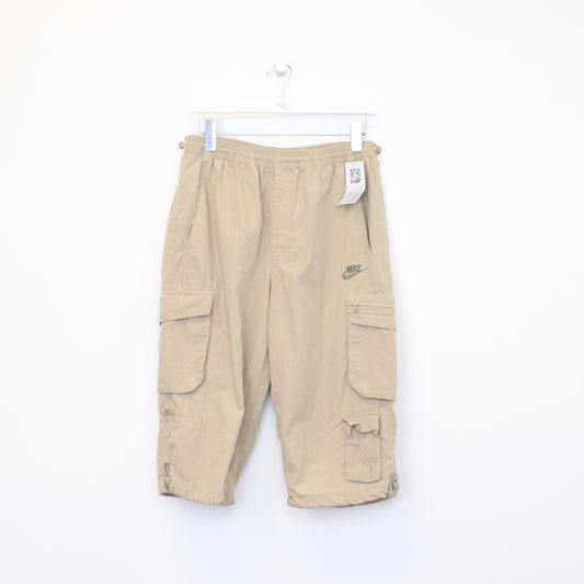 Vintage Nike cargo three quarter shorts in beige. Best fits 29