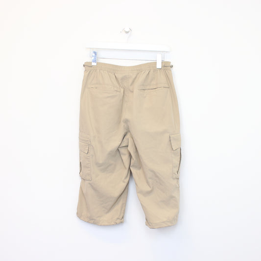 Vintage Nike cargo three quarter shorts in beige. Best fits 29