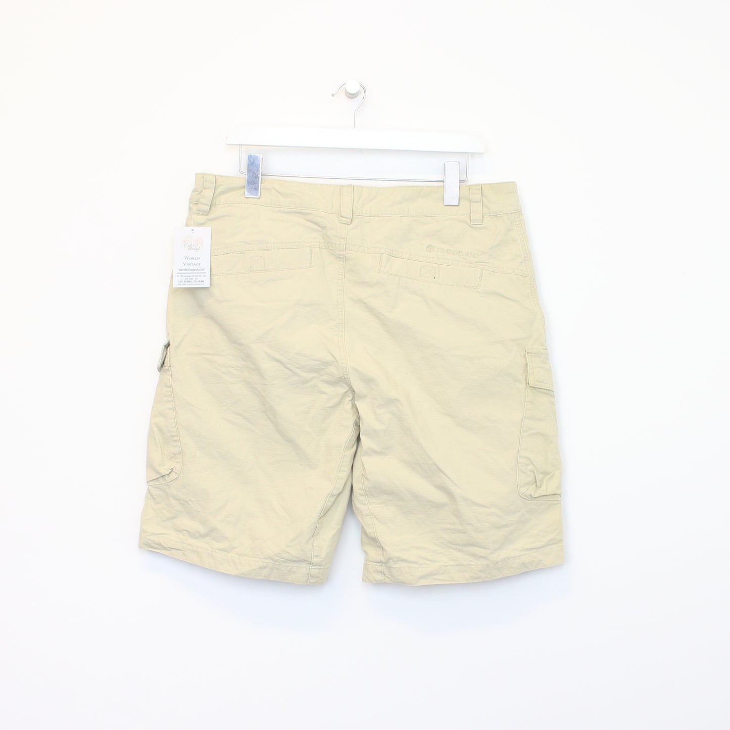 Vintage Timberland cargo shorts in beige. Best fits 35