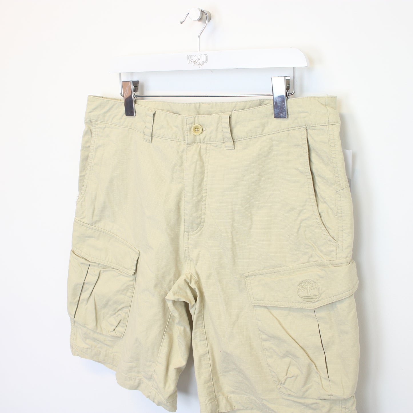 Vintage Timberland cargo shorts in beige. Best fits 35