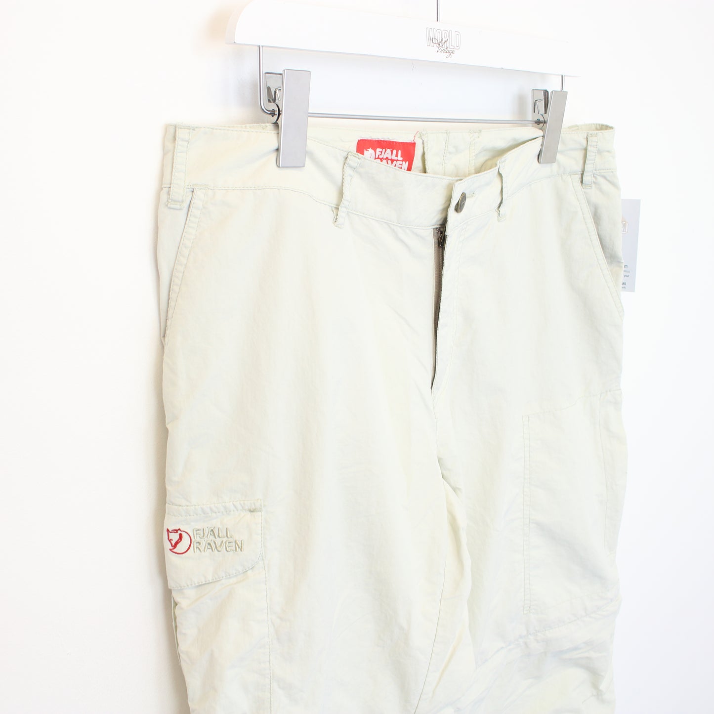 Vintage Fjall Raven cargo pants in beige. Best fits 34