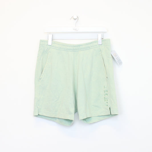 Vintage Nike shorts in green. Best fits S