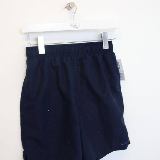 Vintage Nike shorts in navy blue. Best fits S