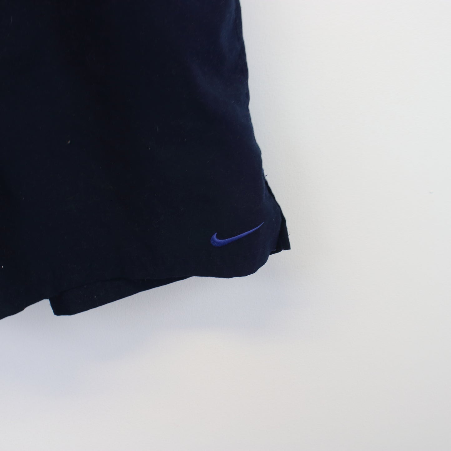 Vintage Nike shorts in navy blue. Best fits S