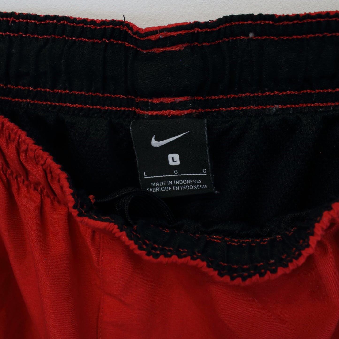 Vintage Nike shorts in red. Best fits M