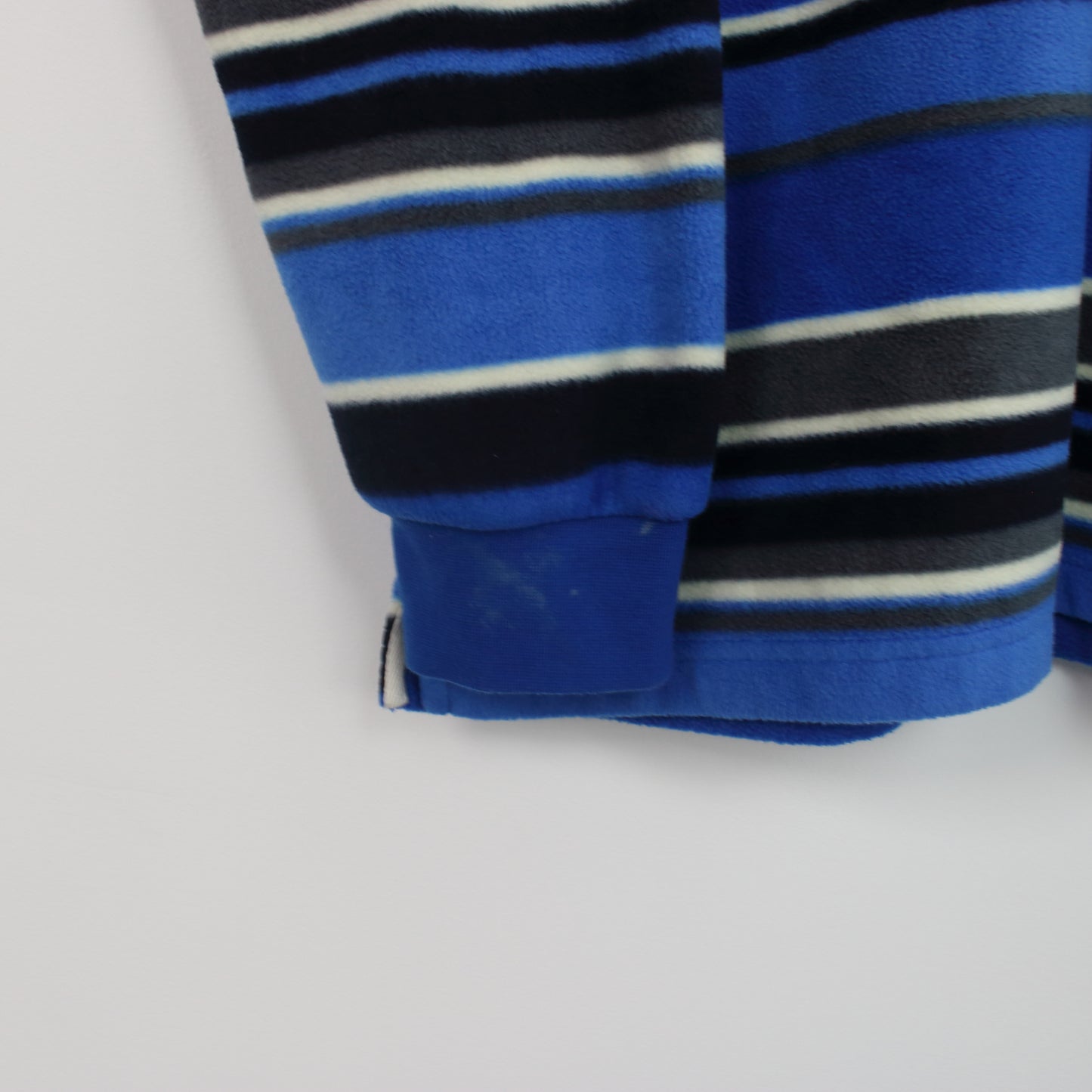 Vintage Cotton Traders fleece sweatshirt in striped blue. Best fits XL