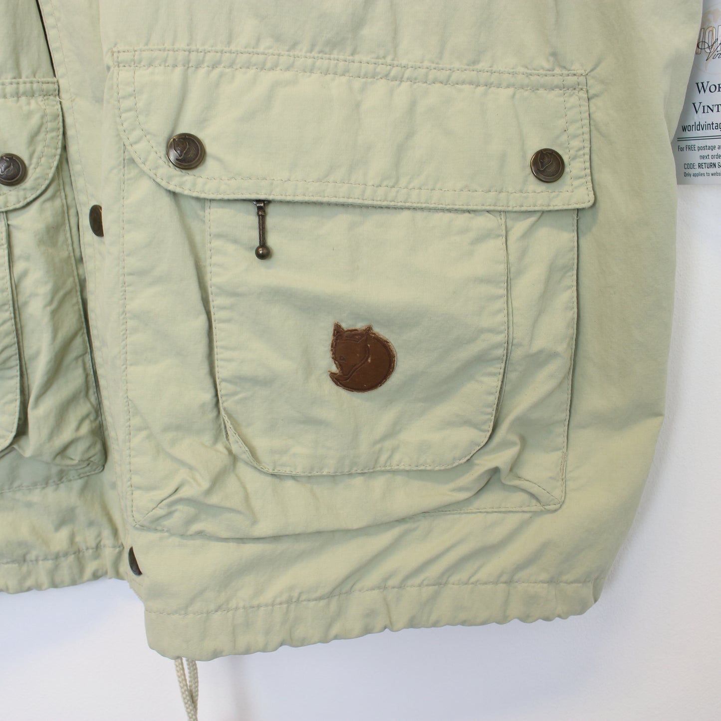 Vintage Unbranded gilet in khaki. Best fits L