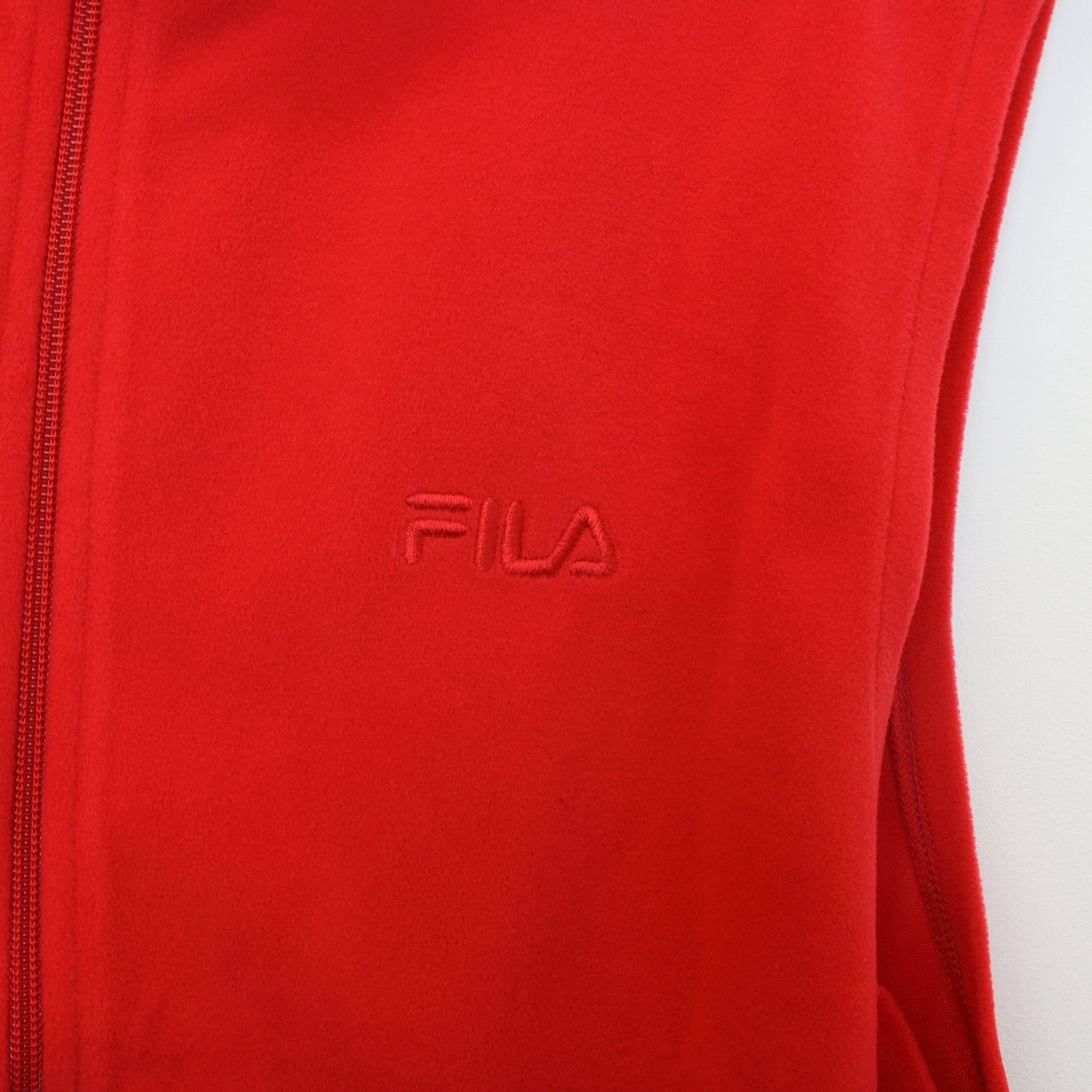 Vintage Fila gilet fleece in red. Best fits L