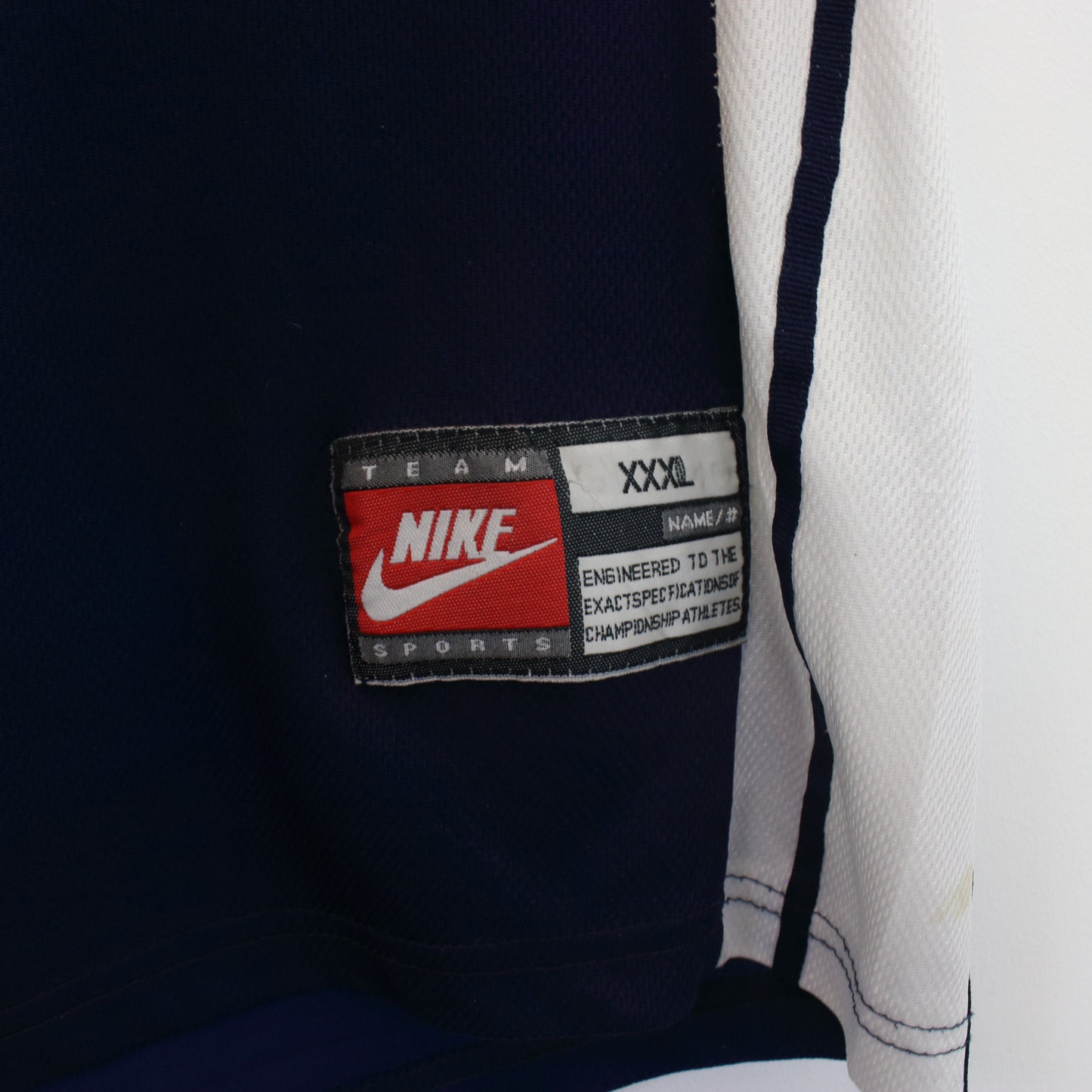 Vintage Nike basketball jersey in navy. Best fits L