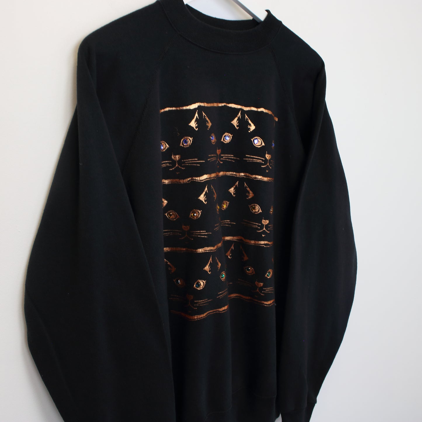 Vintage Hanes sweatshirt in black. Best fits L