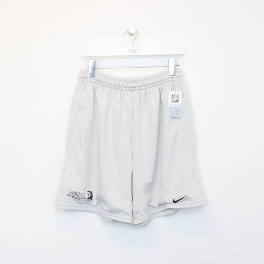 Vintage Nike shorts in white. Best fits L