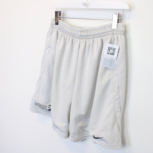 Vintage Nike shorts in white. Best fits L