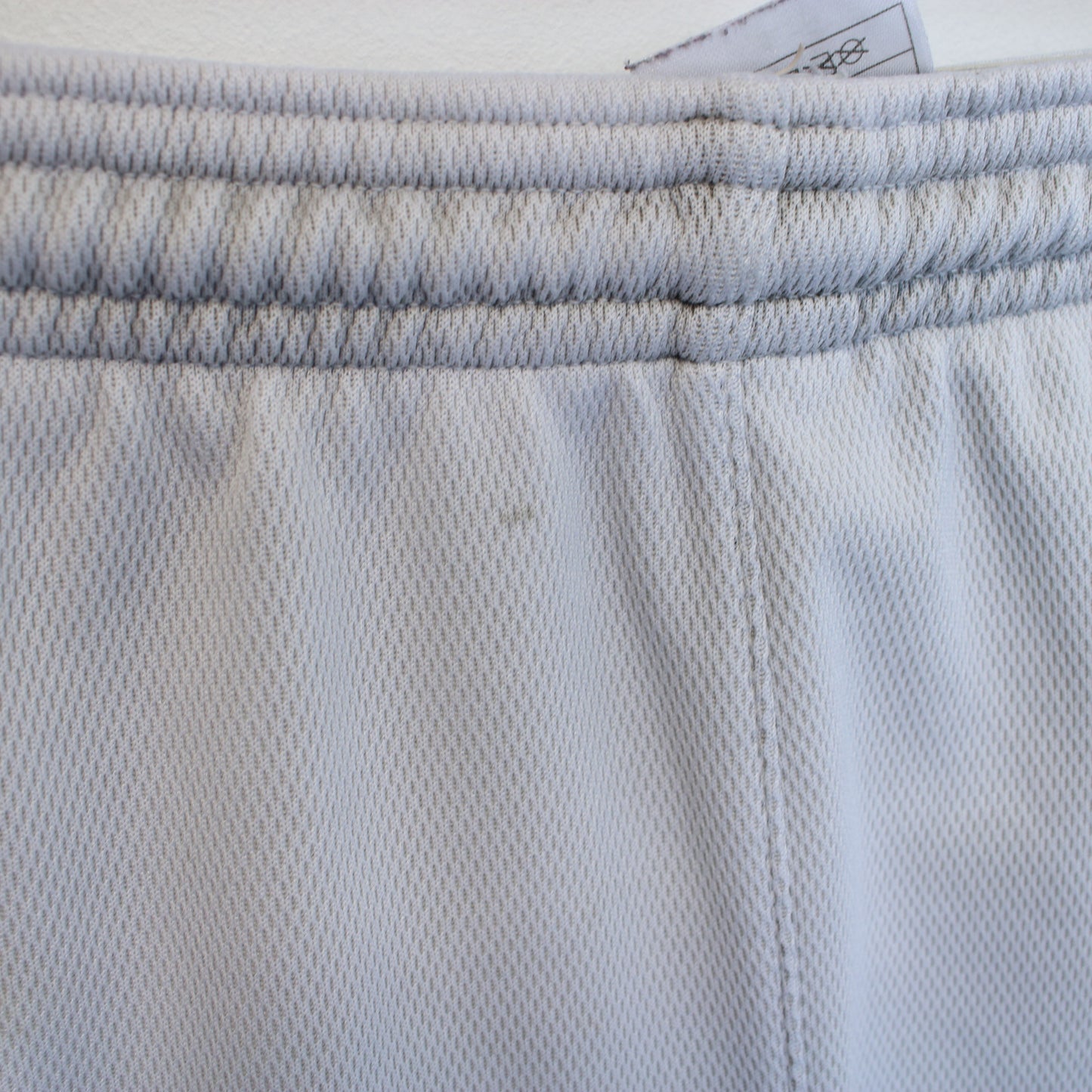 Vintage Nike shorts in white. Best fits L