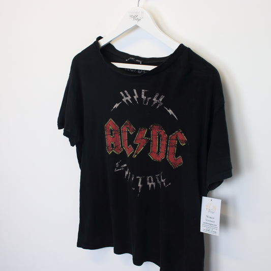 Vintage Zara AC DC T-Shirt in black. Best fits S