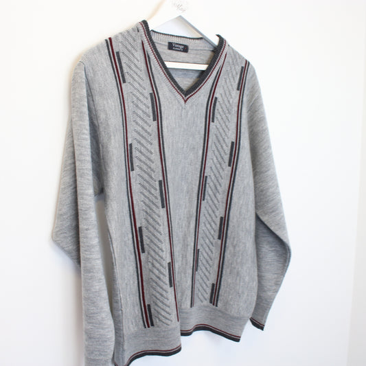 Vintage Classic's knit sweatshirt in grey. Best fits M