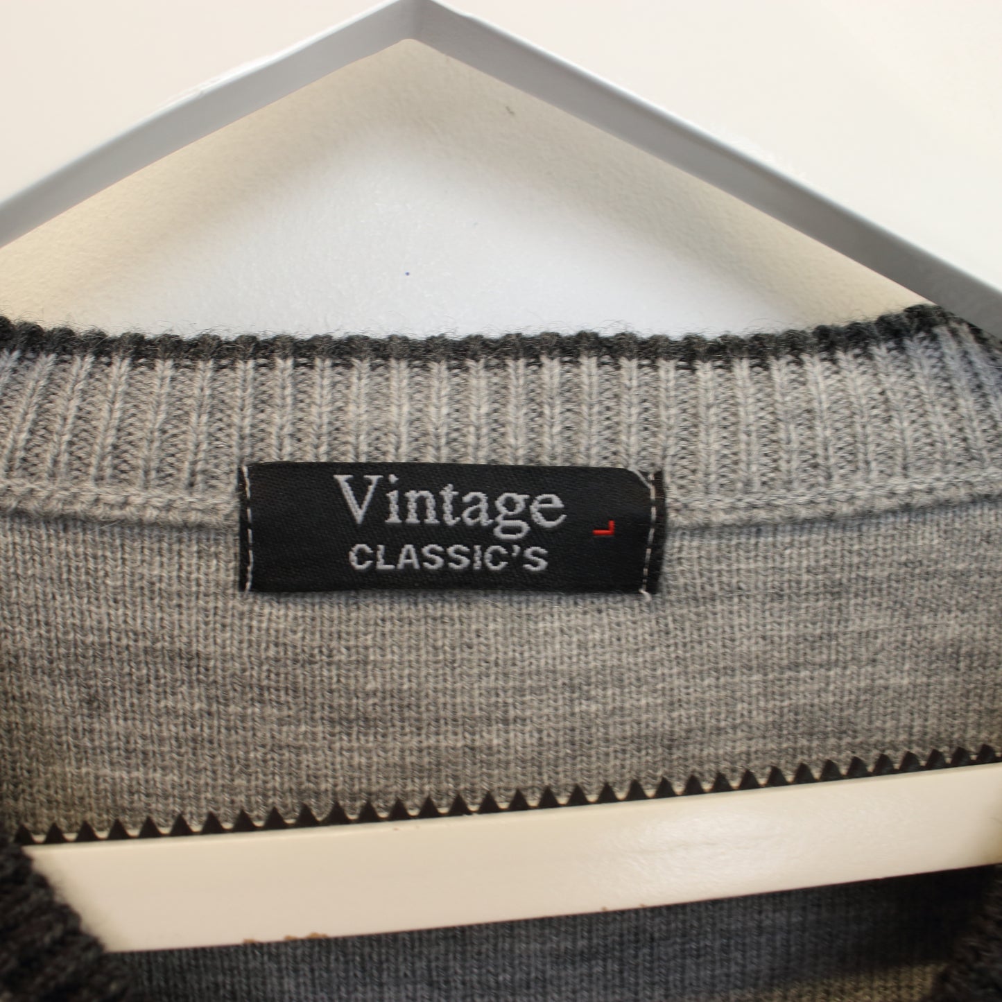 Vintage Classic's knit sweatshirt in grey. Best fits M