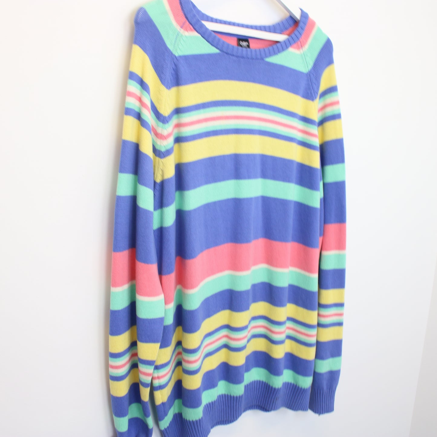 Vintage Cotton knit sweatshirt in multi colour. Best fits XXL