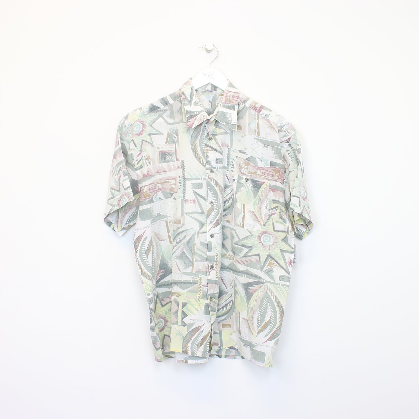 Vintage Fashion Hawaiian shirt in multi colours. Best fits L