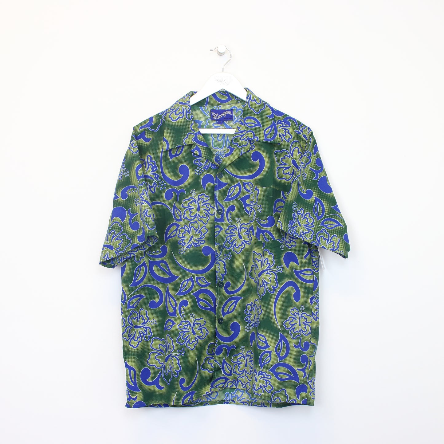 Vintage Escape shirt in green. Best fits M