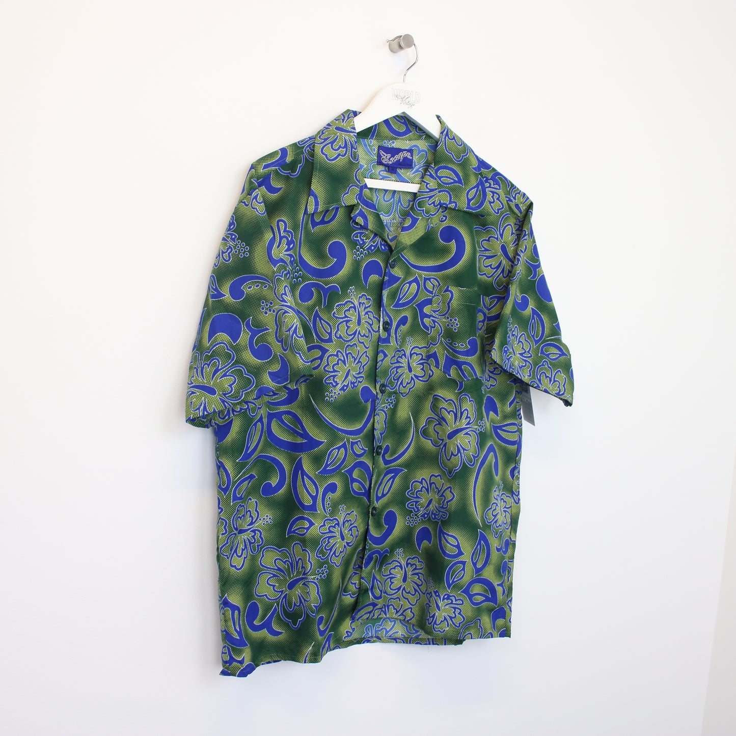 Vintage Escape shirt in green. Best fits M