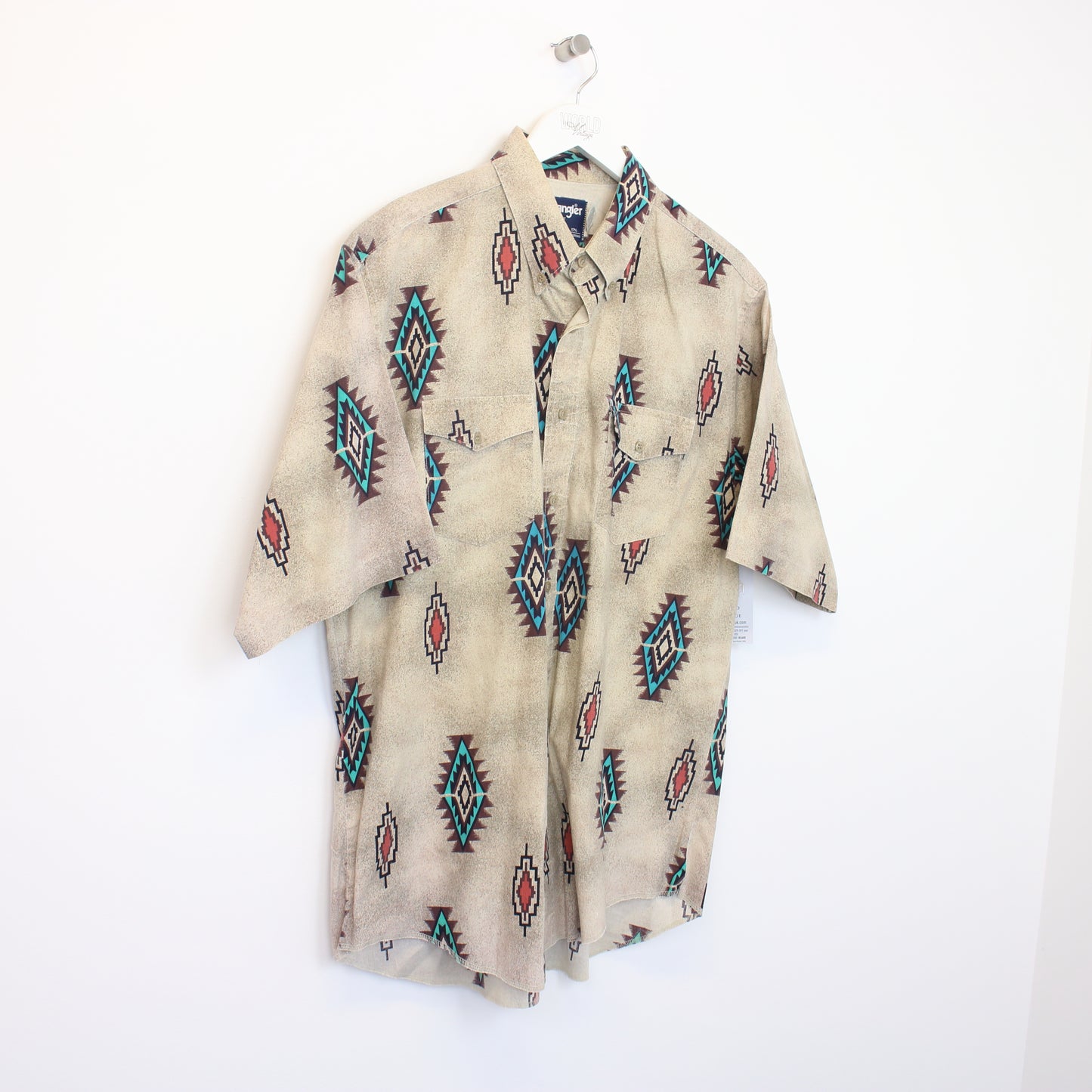 Vintage Wrangler shirt in beige. Best fits XL