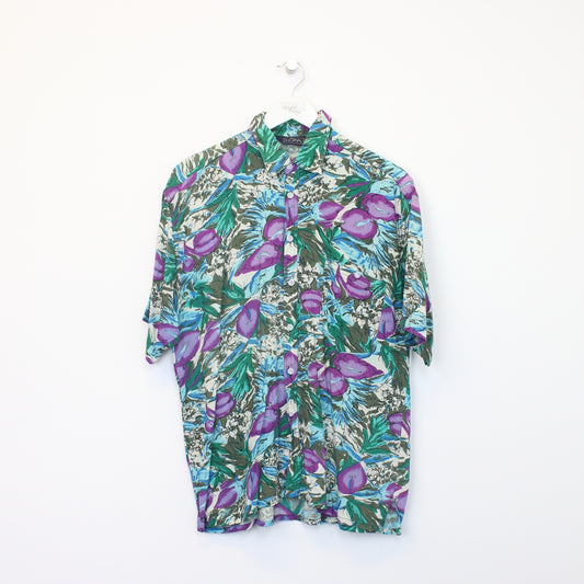 Vintage in-style shirt in green. Best fits M