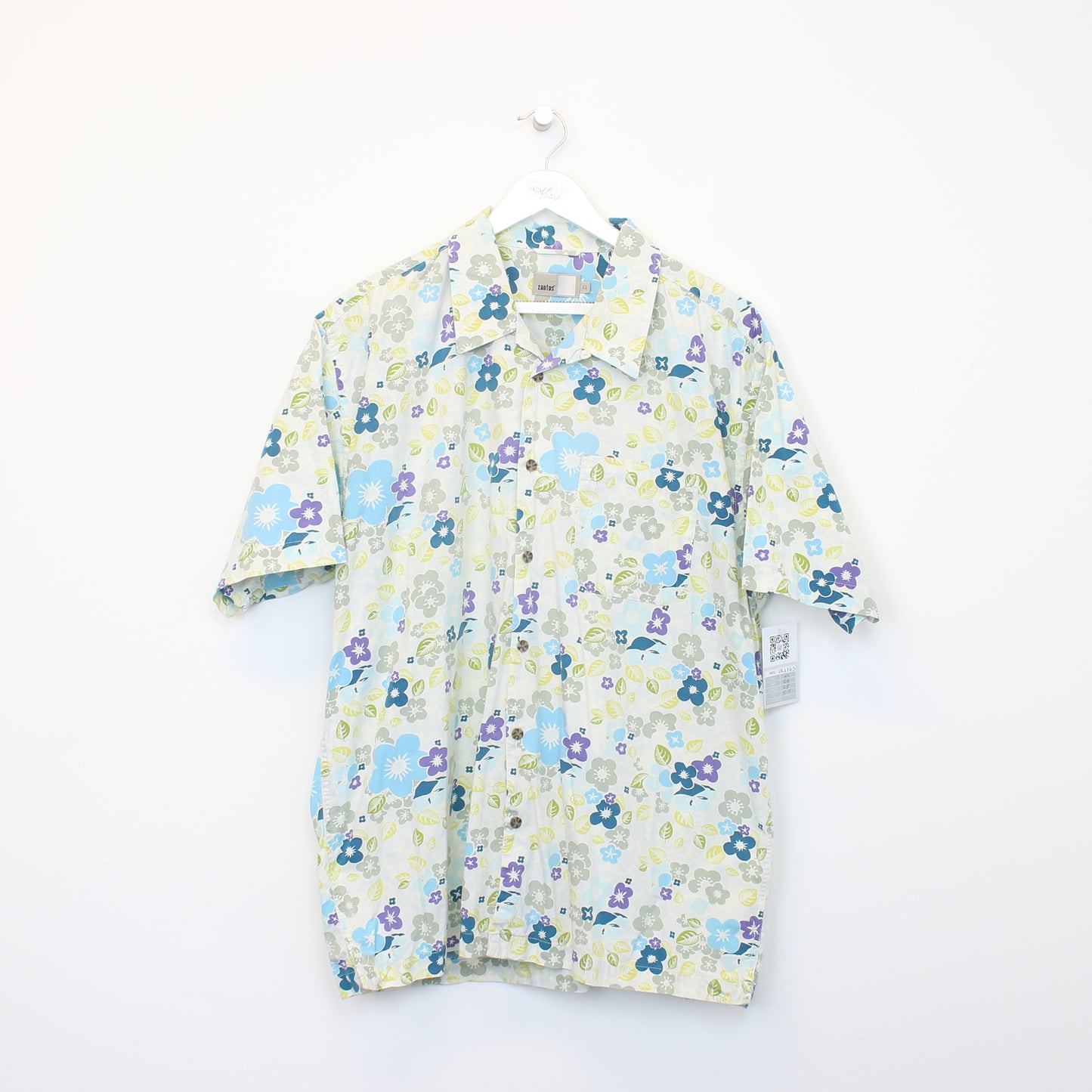 Vintage Zantos shirt in white. Best fits XL