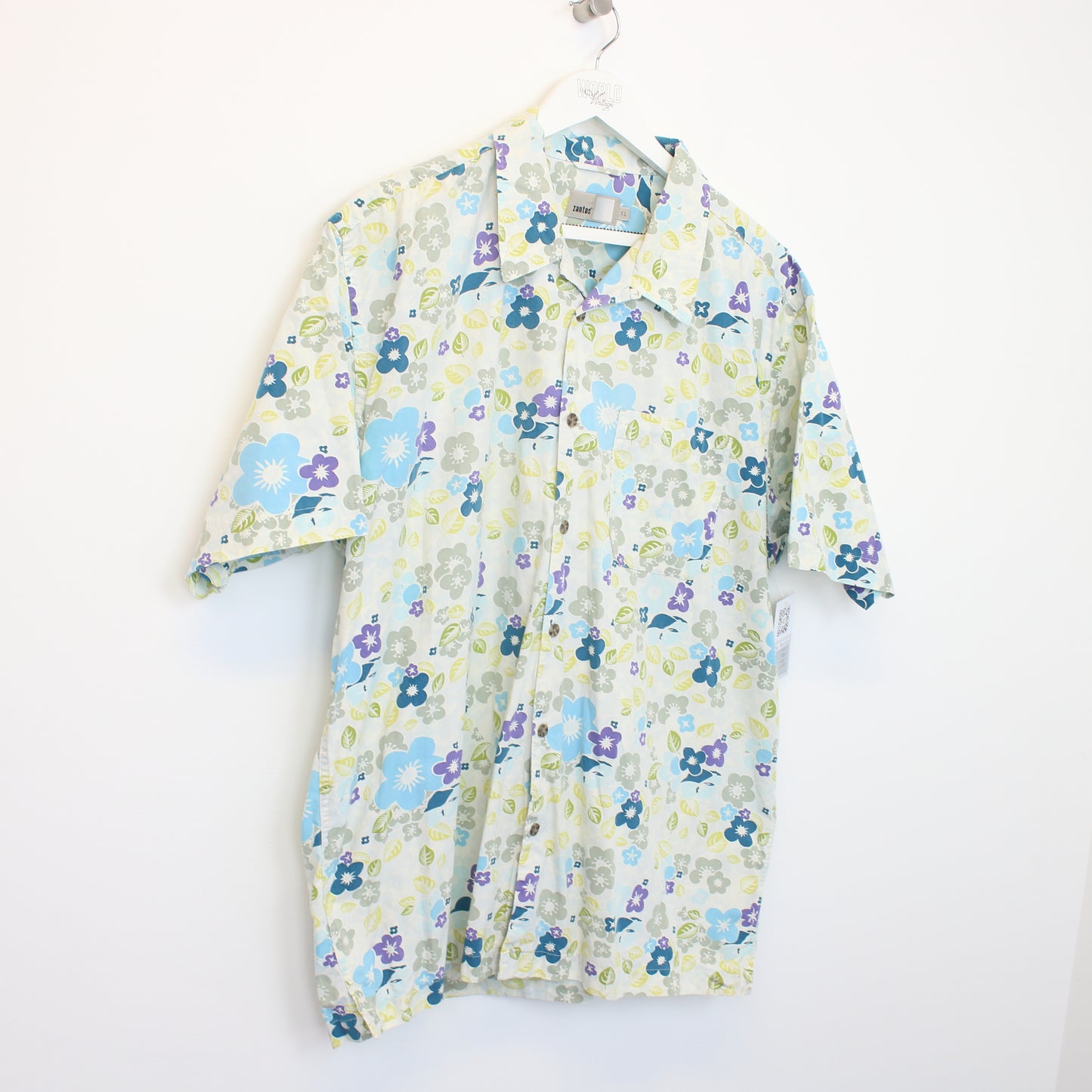 Vintage Zantos shirt in white. Best fits XL